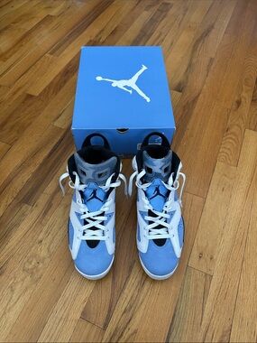 Jordan 6 UNC White